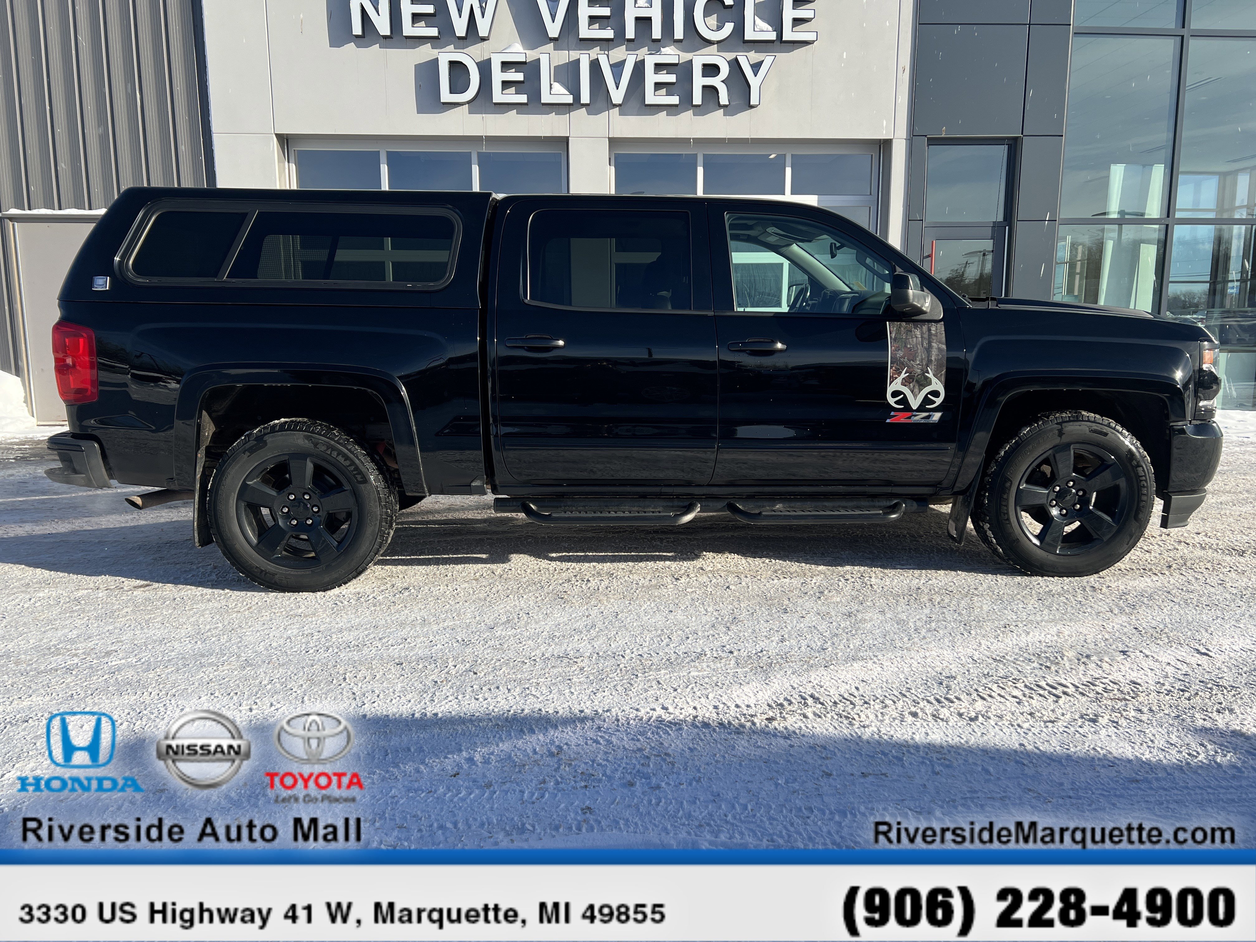 Used 2017 Chevrolet Silverado 1500 LTZ Z71 w/ Realtree Edition image 10