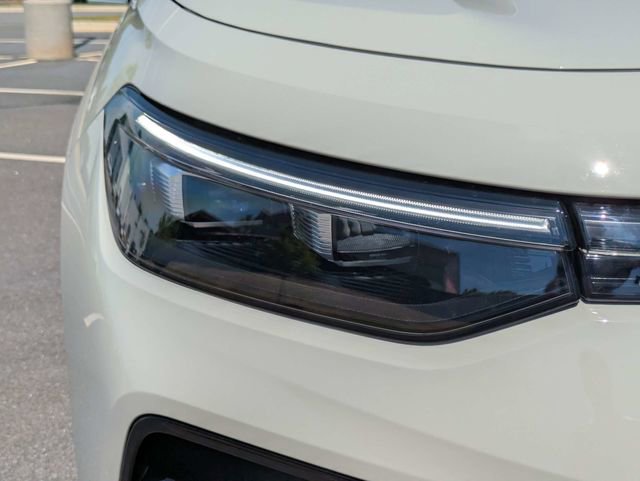 New 2026 Volkswagen Tiguan SE R-Line FWD image 10