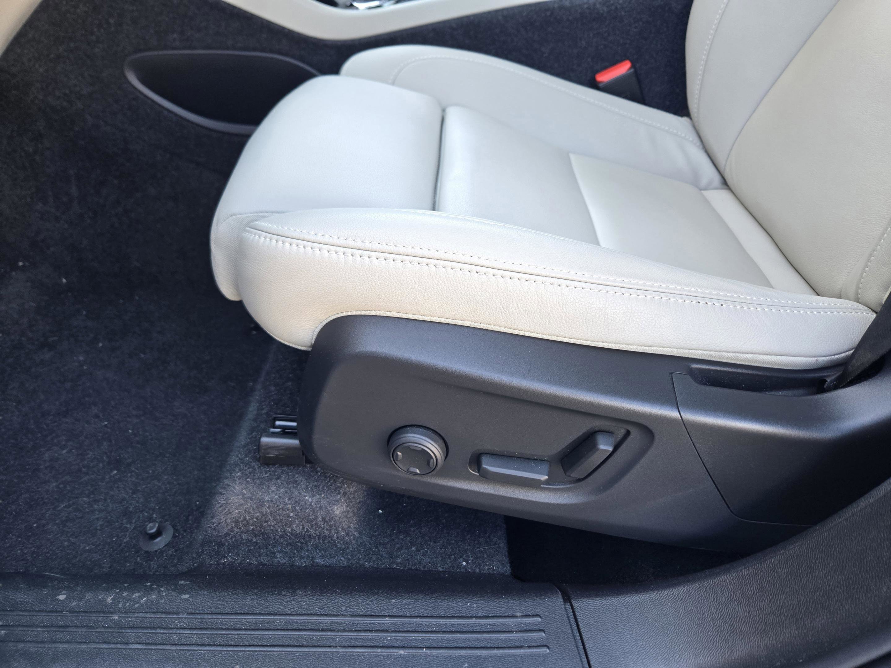 Used 2026 Volvo XC40 B5 Plus w/ Protection Package Premier image 23