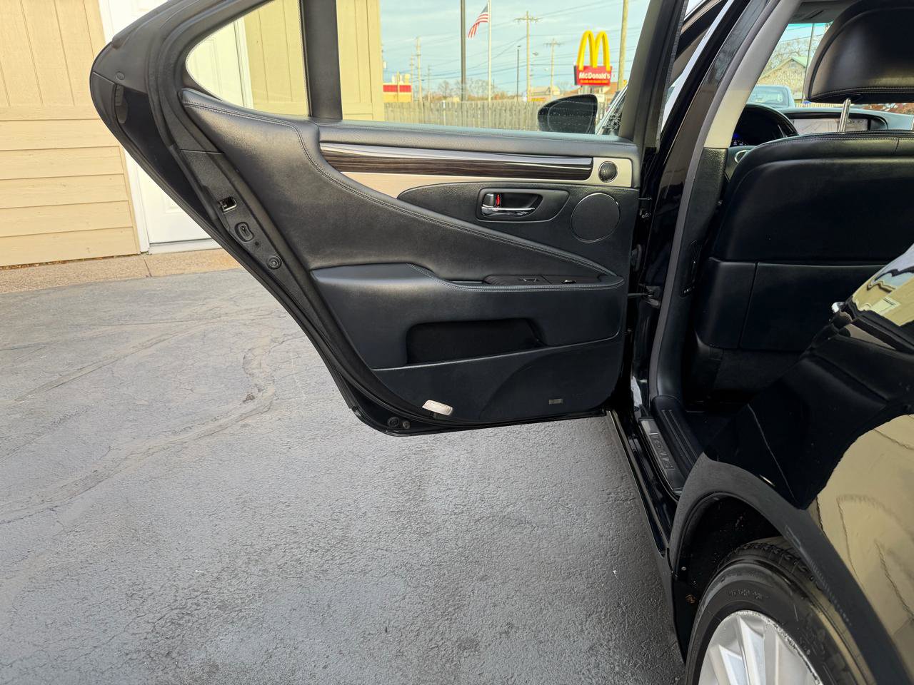 Used 2013 Lexus LS 460 Luxury Sedan AWD w/ Comfort Pkg image 31