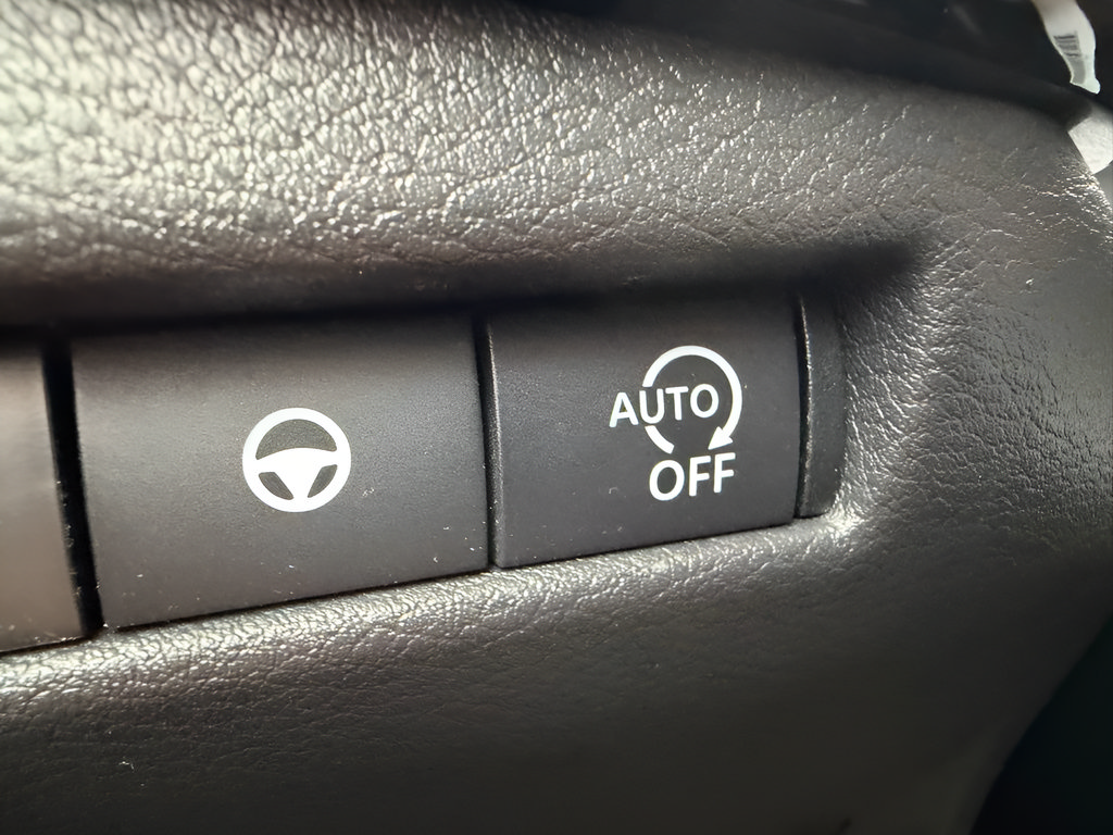 New 2026 Nissan Kicks SR w/ Cold Weather Package FWD image 17
