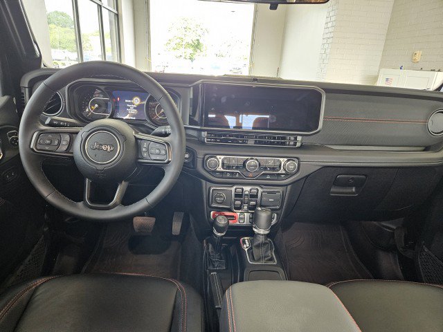 Used 2025 Jeep Gladiator Rubicon w/ Convenience Group AWD/4WD image 18