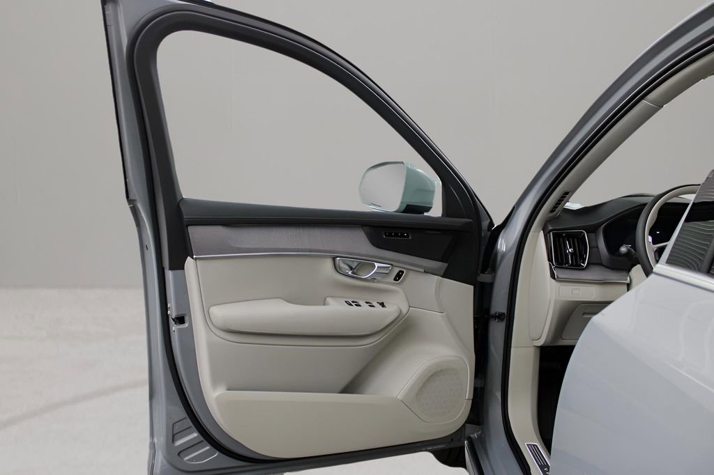 New 2026 Volvo XC90 B6 Ultra w/ Protection Package image 12