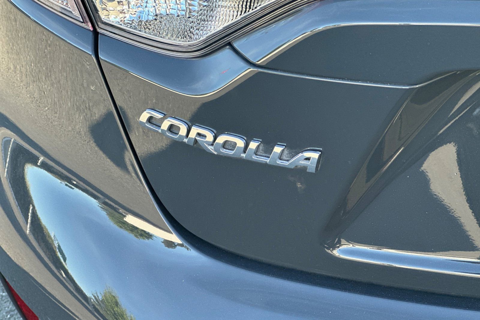 Used 2023 Toyota Corolla SE w/ SE Package image 21