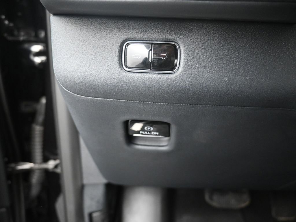 Used 2025 Lincoln Navigator Reserve image 12