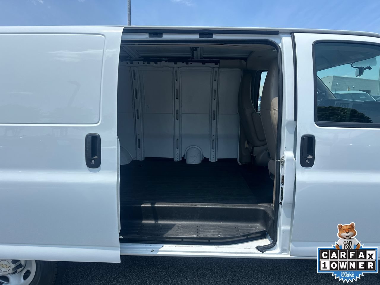 Used 2025 Chevrolet Express 2500 w/ Driver Convenience Package RWD image 15