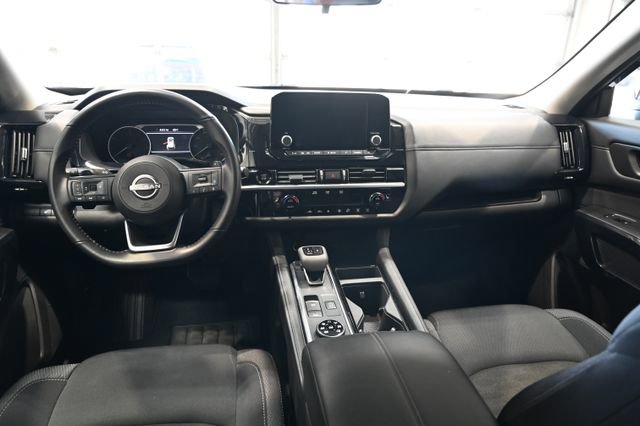 Used 2025 Nissan Pathfinder SV image 13