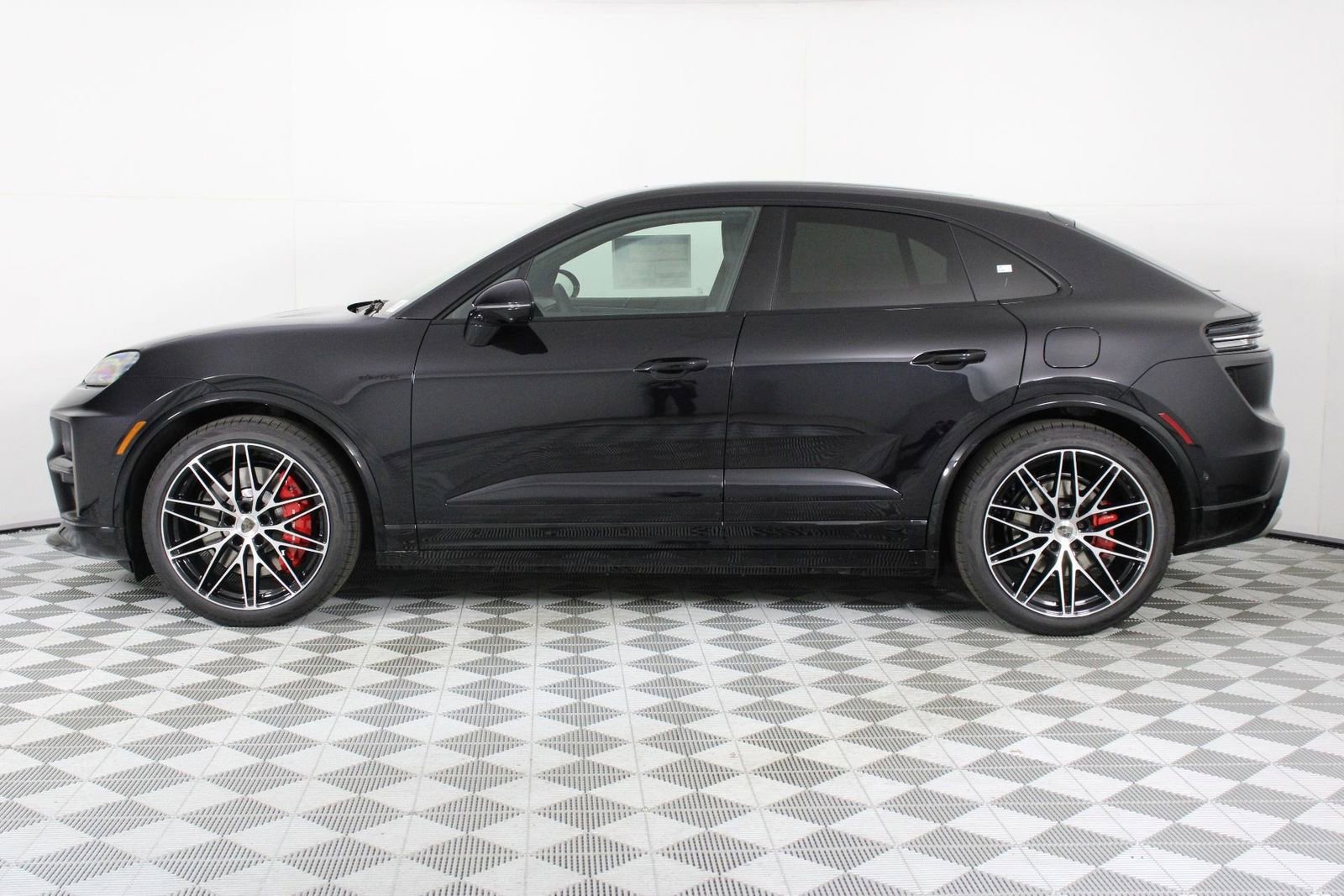 New 2026 Porsche Macan Turbo Electric image 2