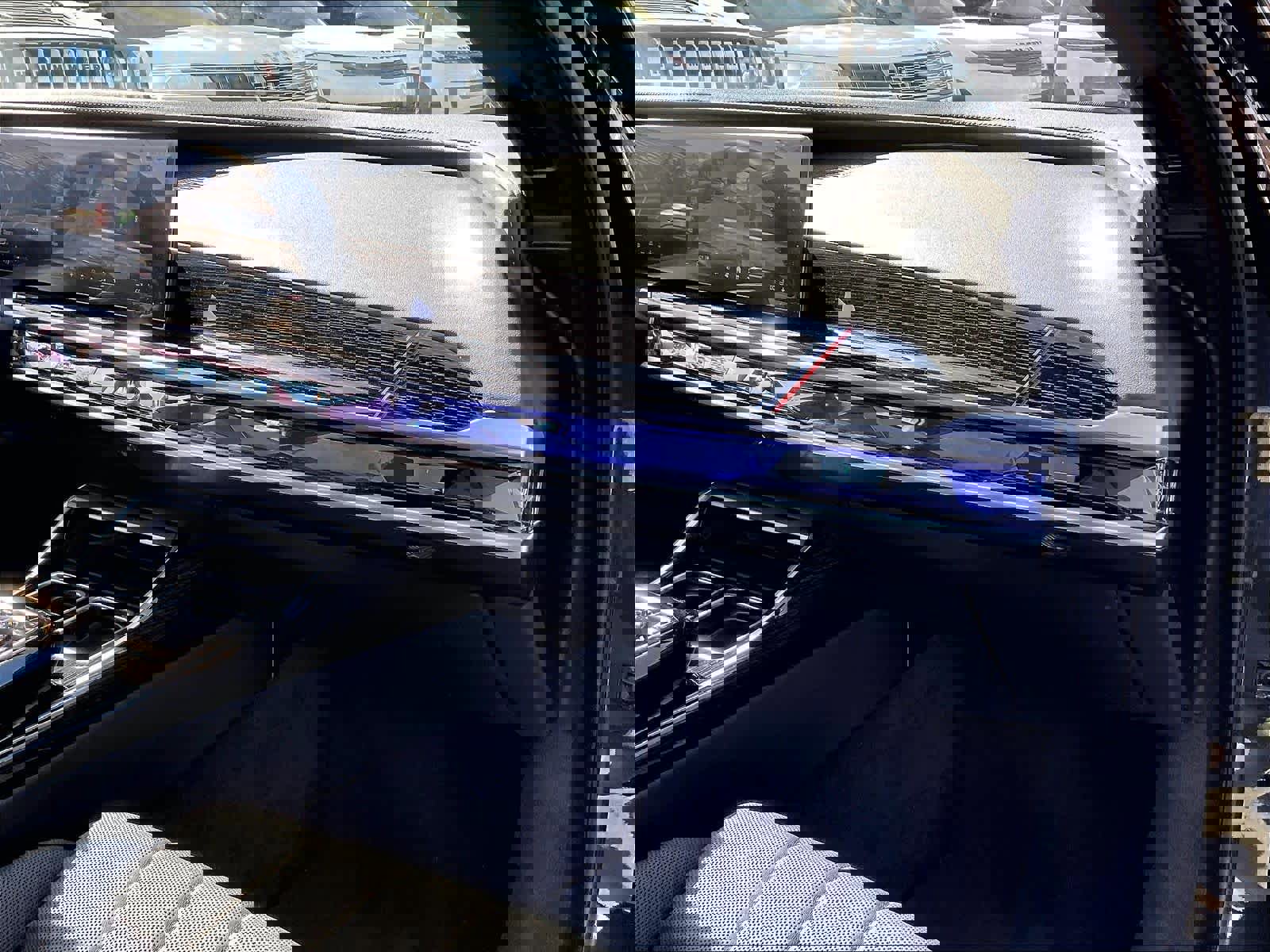 Used 2025 BMW 750e xDrive image 18