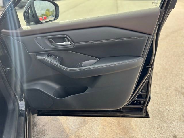 Used 2023 Nissan Rogue SL w/ SL Premium Package image 16