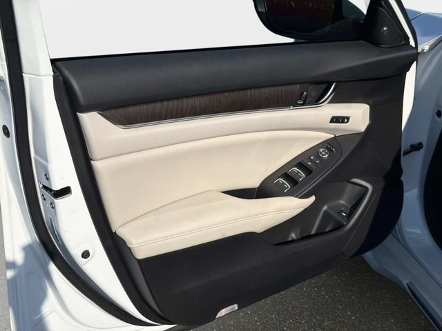 Used 2022 Honda Accord Touring image 17