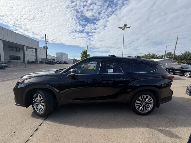 Used 2025 Toyota Highlander Platinum image 8