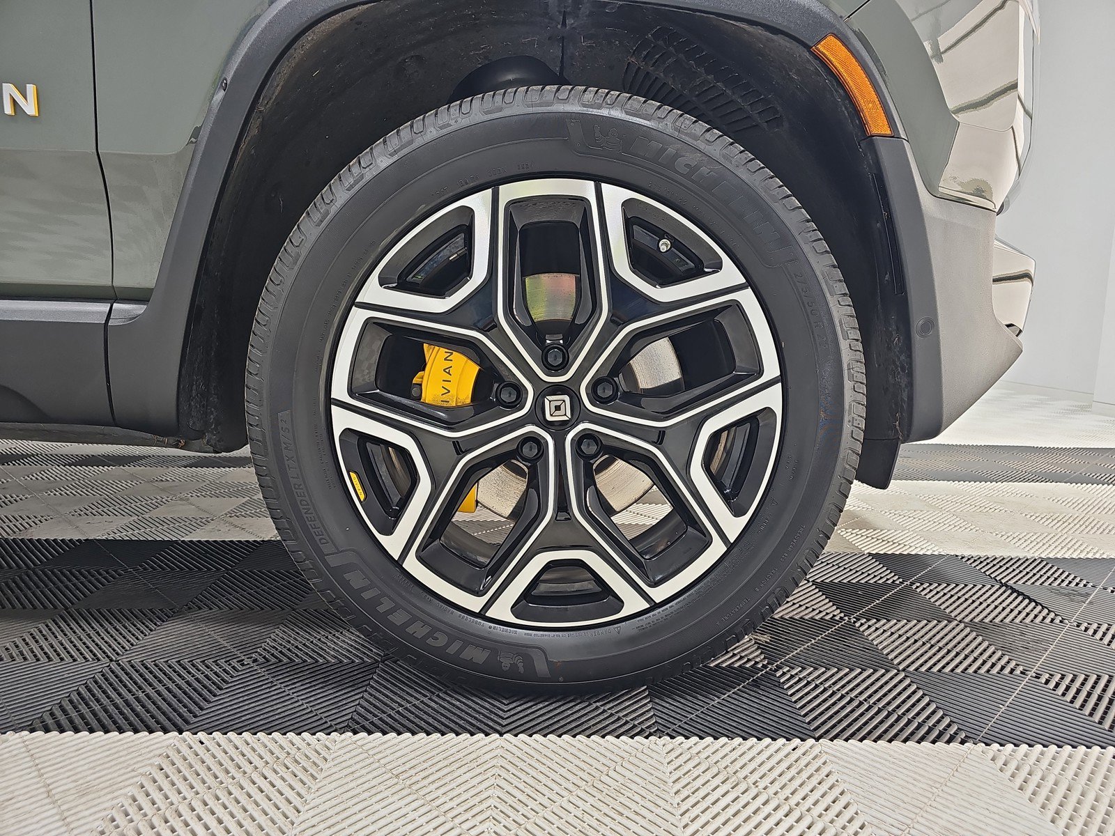 Used 2022 Rivian R1S Launch Edition image 11