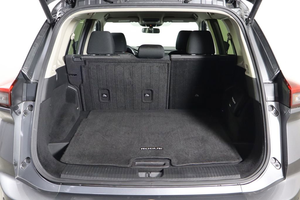 Used 2024 Nissan Rogue SV image 18