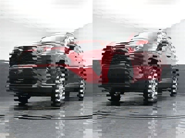 Used 2021 Toyota RAV4 XLE w/ Convenience Package image 23