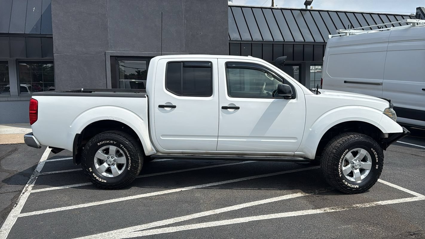 Used 2012 Nissan Frontier SV w/ SV Premium Utility Pkg AWD/4WD image 2