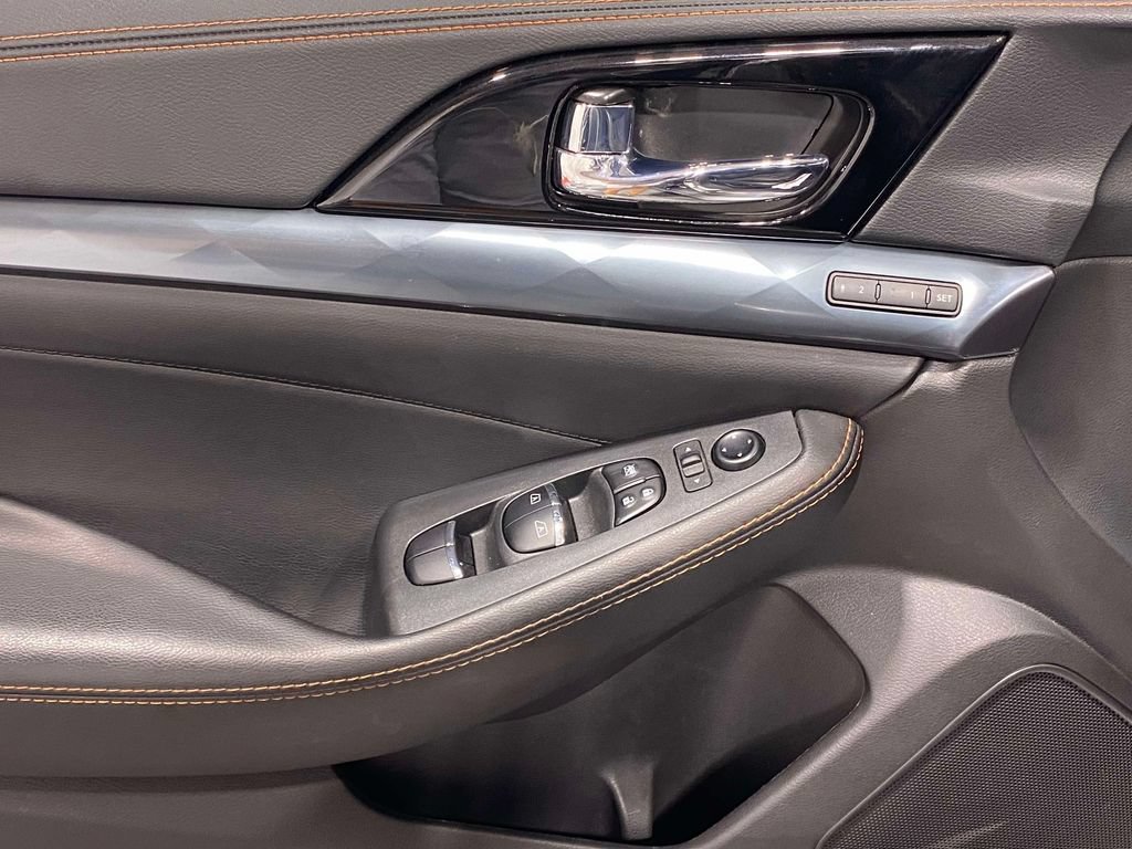 Used 2023 Nissan Maxima SR w/ Sport Mat Group FWD image 18