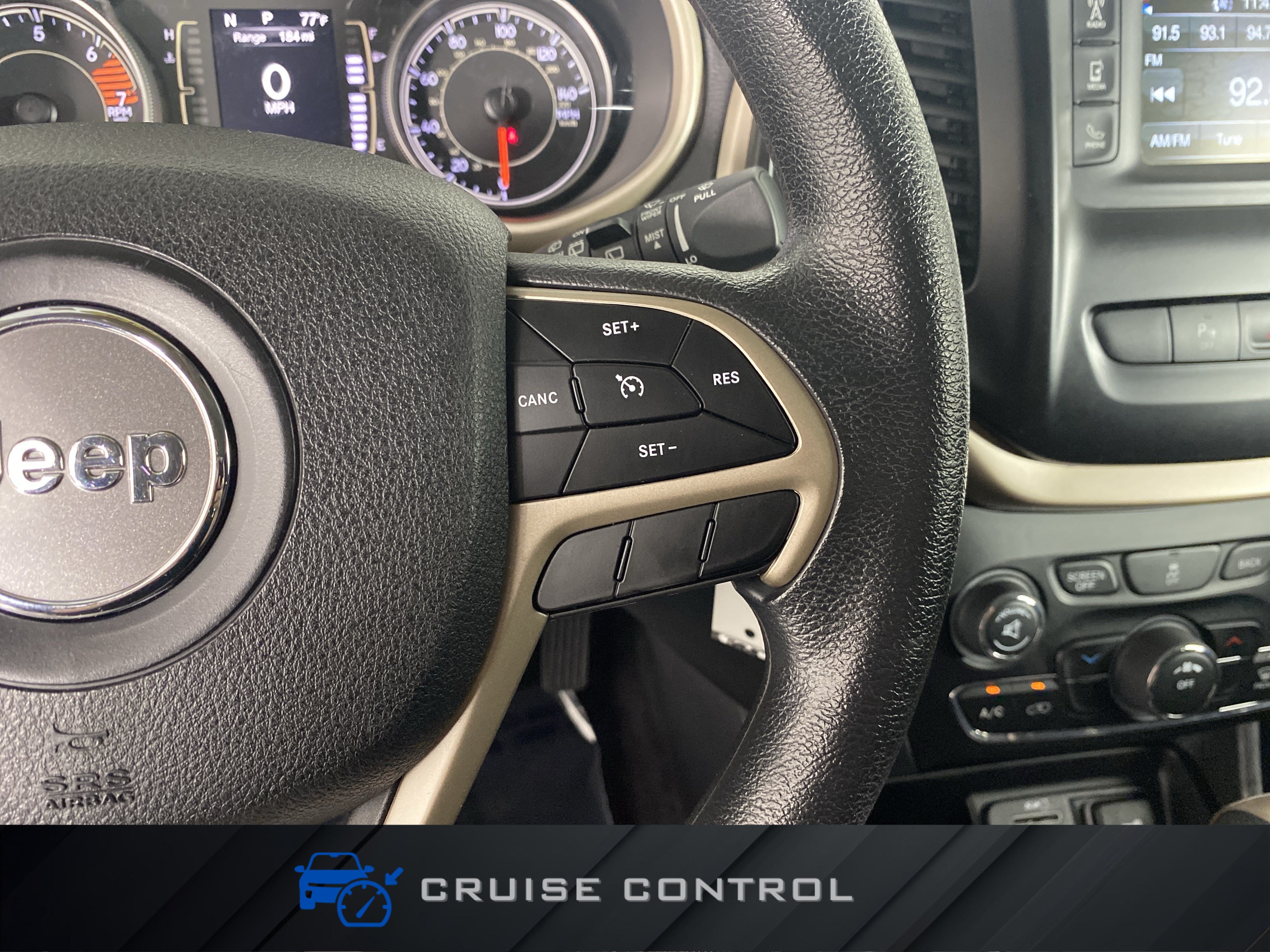 Used 2018 Jeep Cherokee Latitude w/ Safety Group AWD/4WD image 23