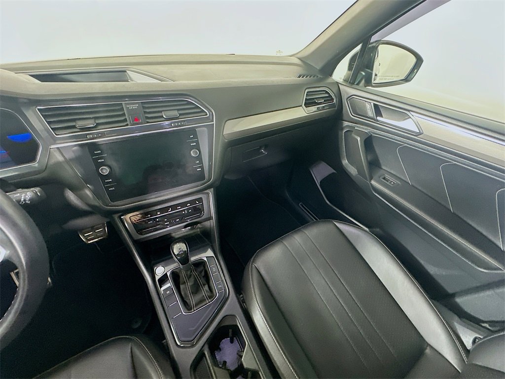 Used 2023 Volkswagen Tiguan SE R-Line image 11