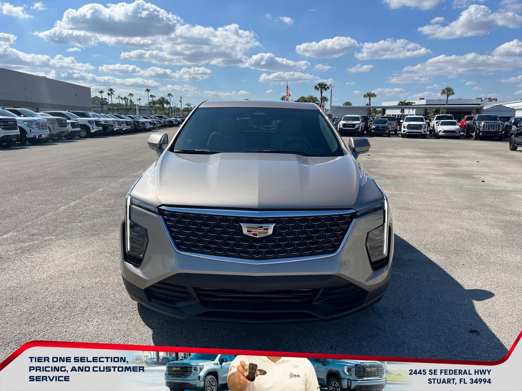 Used 2024 Cadillac XT4 Luxury image 3