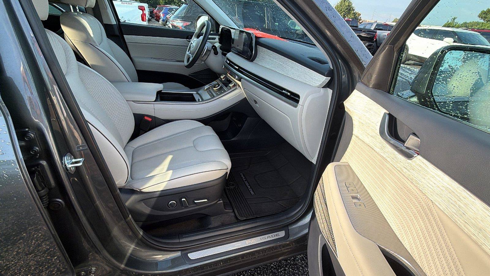 Used 2025 Hyundai Palisade Calligraphy FWD image 19
