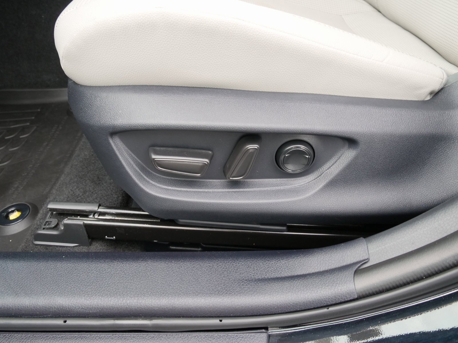 Used 2025 Toyota Camry XLE image 18