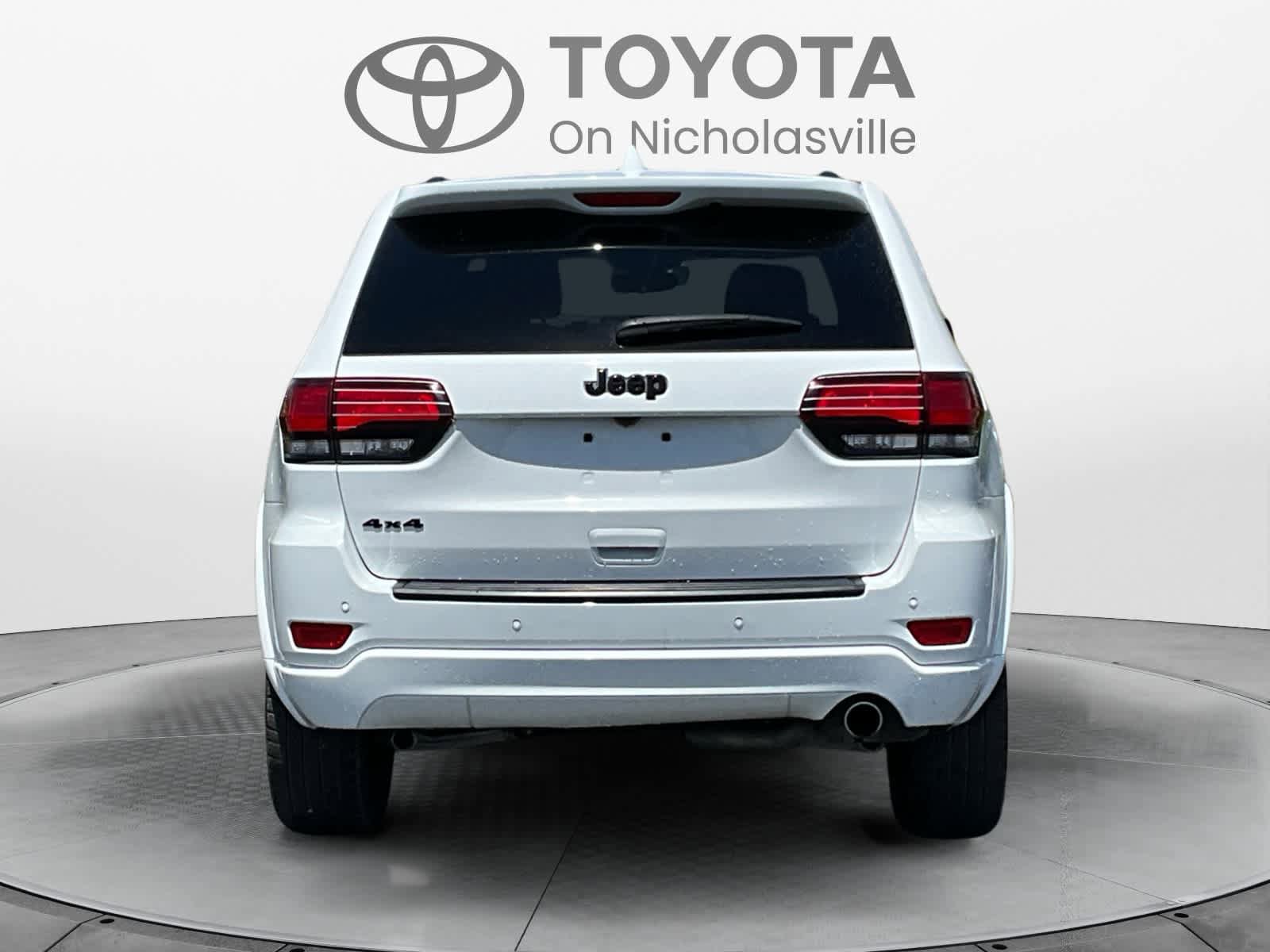 Used 2020 Jeep Grand Cherokee Altitude AWD/4WD image 5