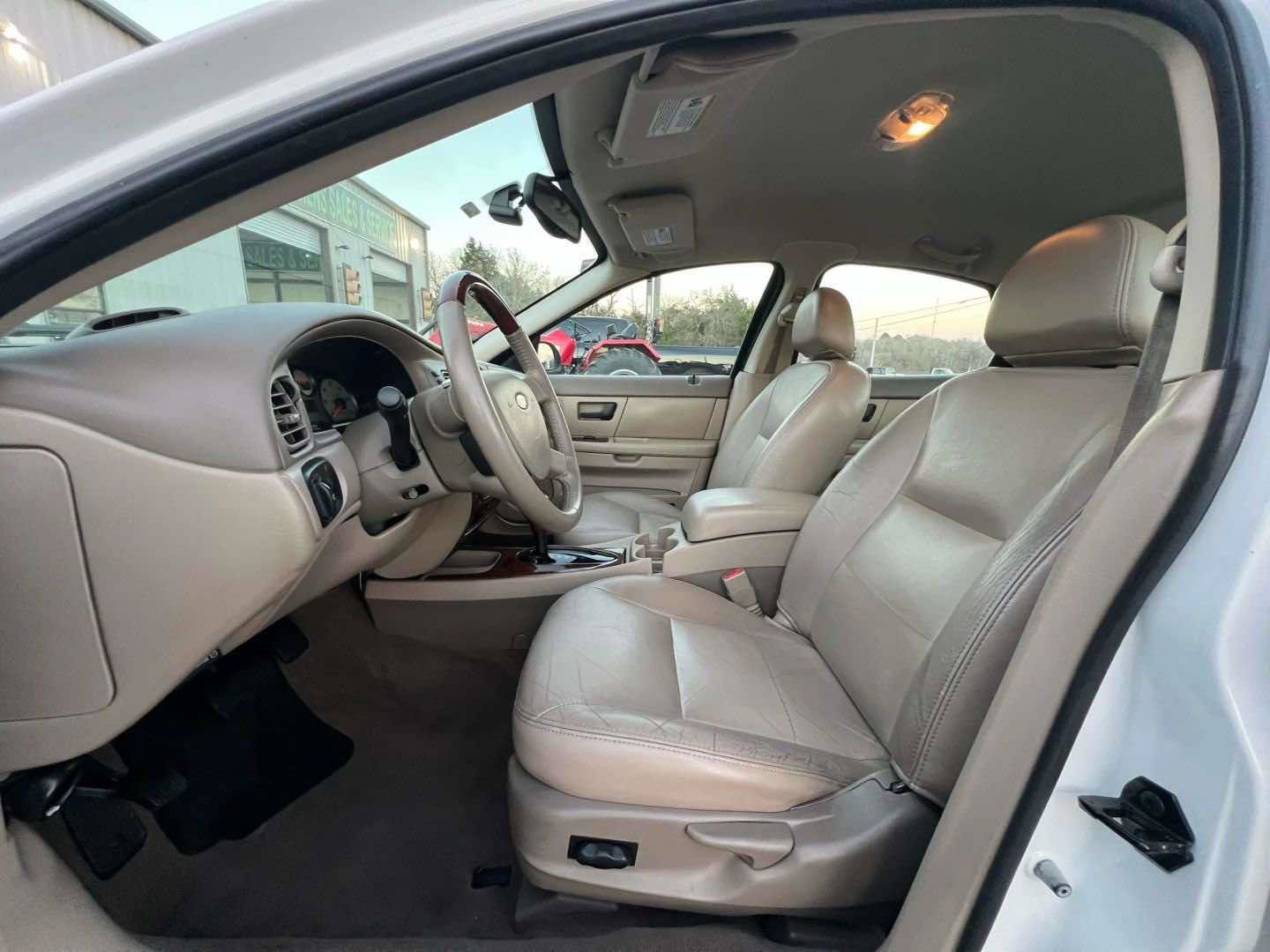 Used 2004 Ford Taurus SEL image 8