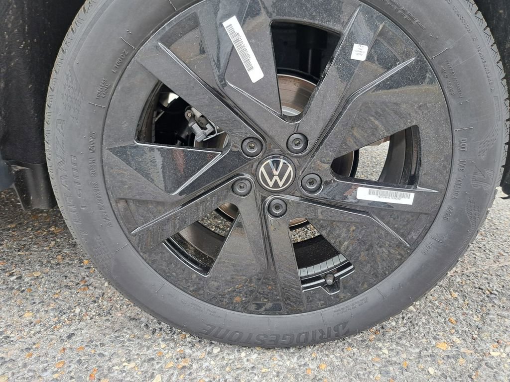 New 2026 Volkswagen Taos SE image 26