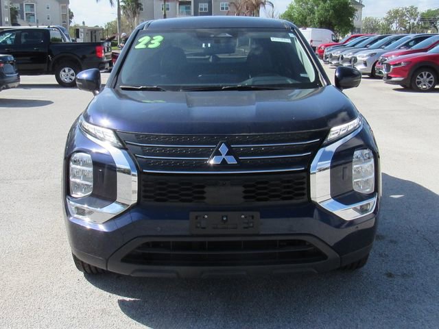 Used 2023 Mitsubishi Outlander SE image 9