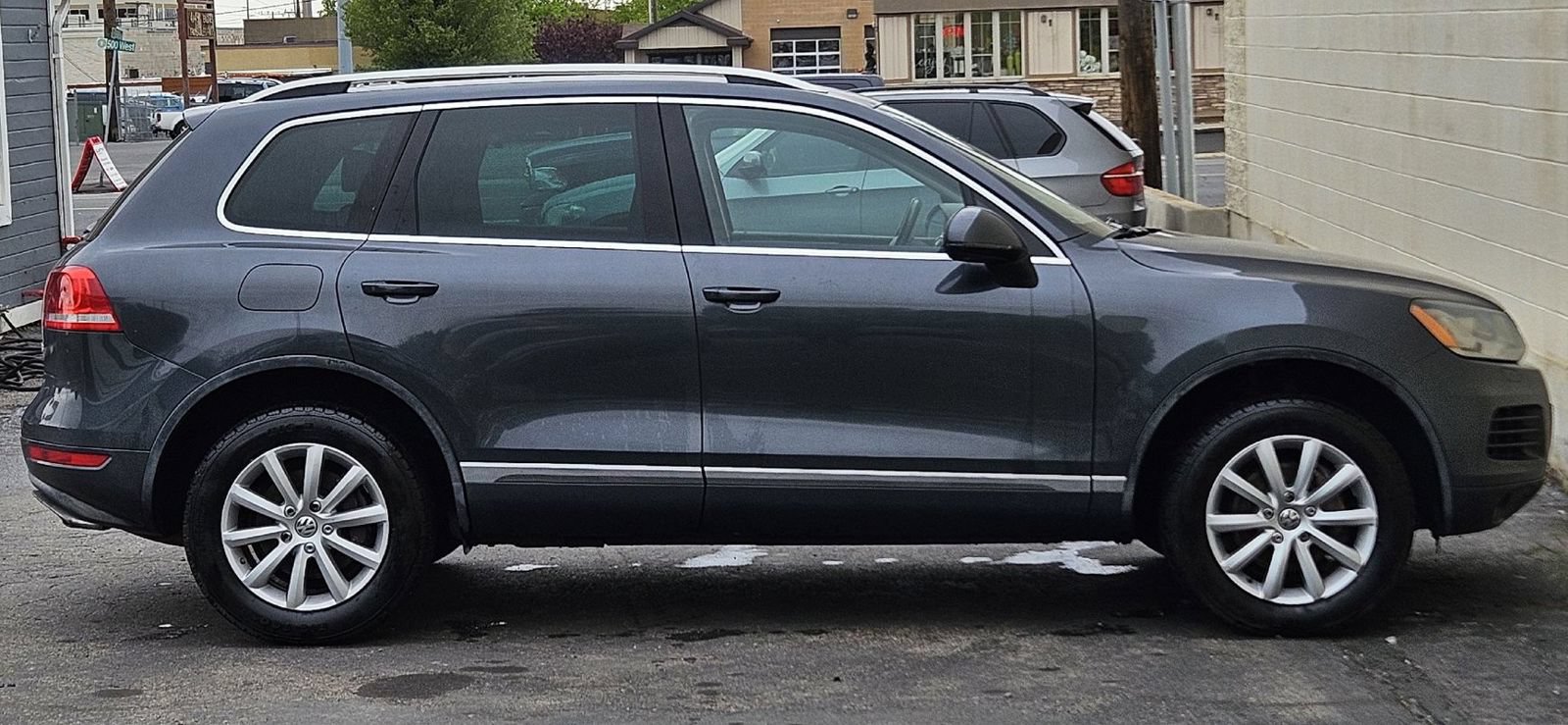 Used 2011 Volkswagen Touareg Sport AWD/4WD image 6