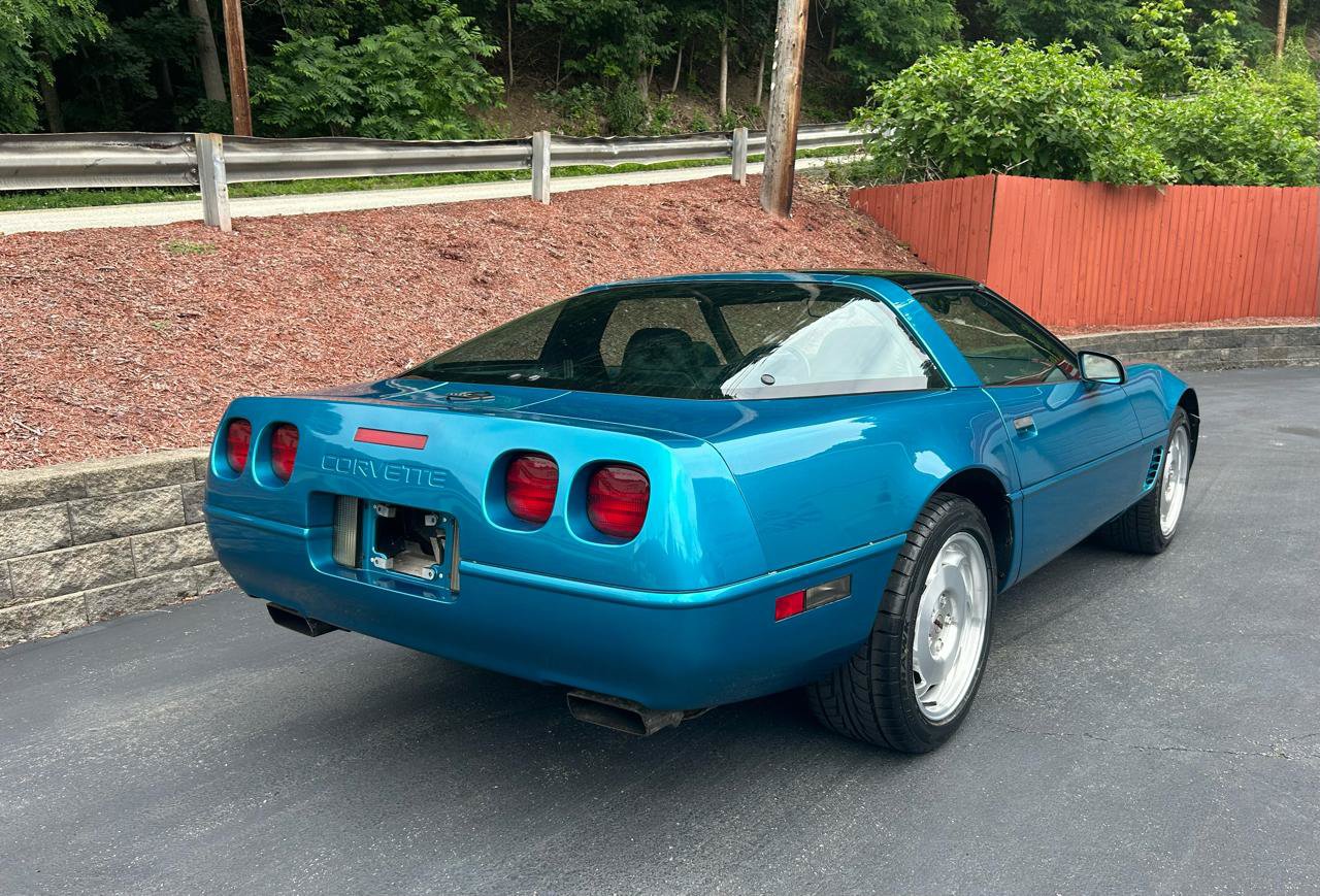 Used 1995 Chevrolet Corvette Coupe RWD image 5