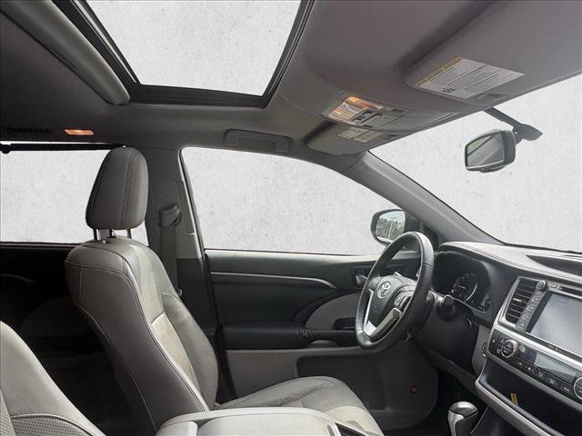Used 2014 Toyota Highlander Limited image 25