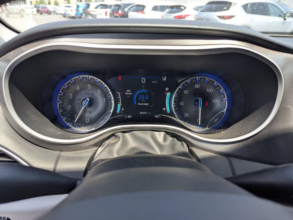 Used 2023 Chrysler Pacifica Touring-L FWD image 21