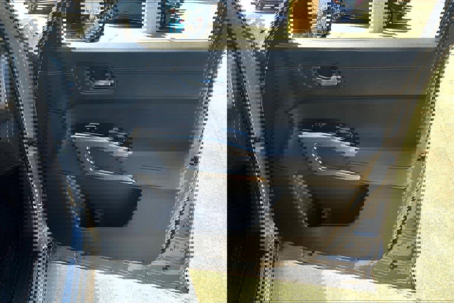 Used 2024 Nissan Pathfinder Platinum image 29