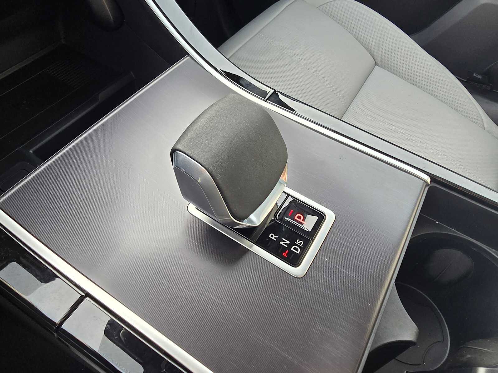 New 2026 Land Rover Range Rover Velar Dynamic SE image 30