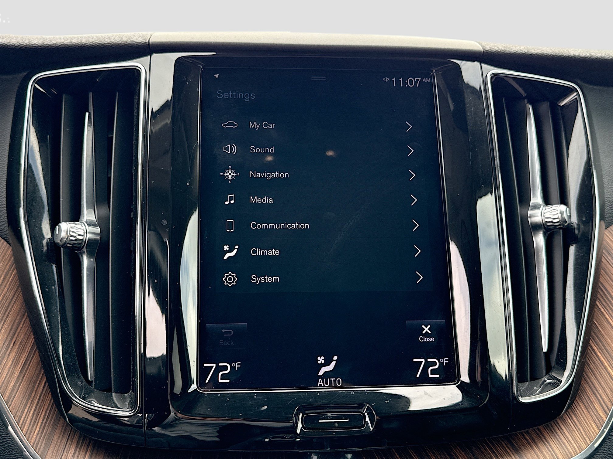 Used 2019 Volvo XC60 T5 Momentum w/ Multimedia Package image 30