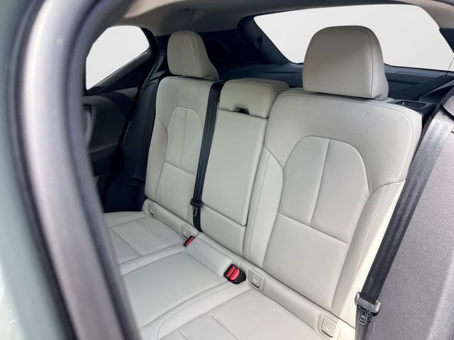 Certified 2025 Volvo XC40 B5 Ultra AWD/4WD image 28
