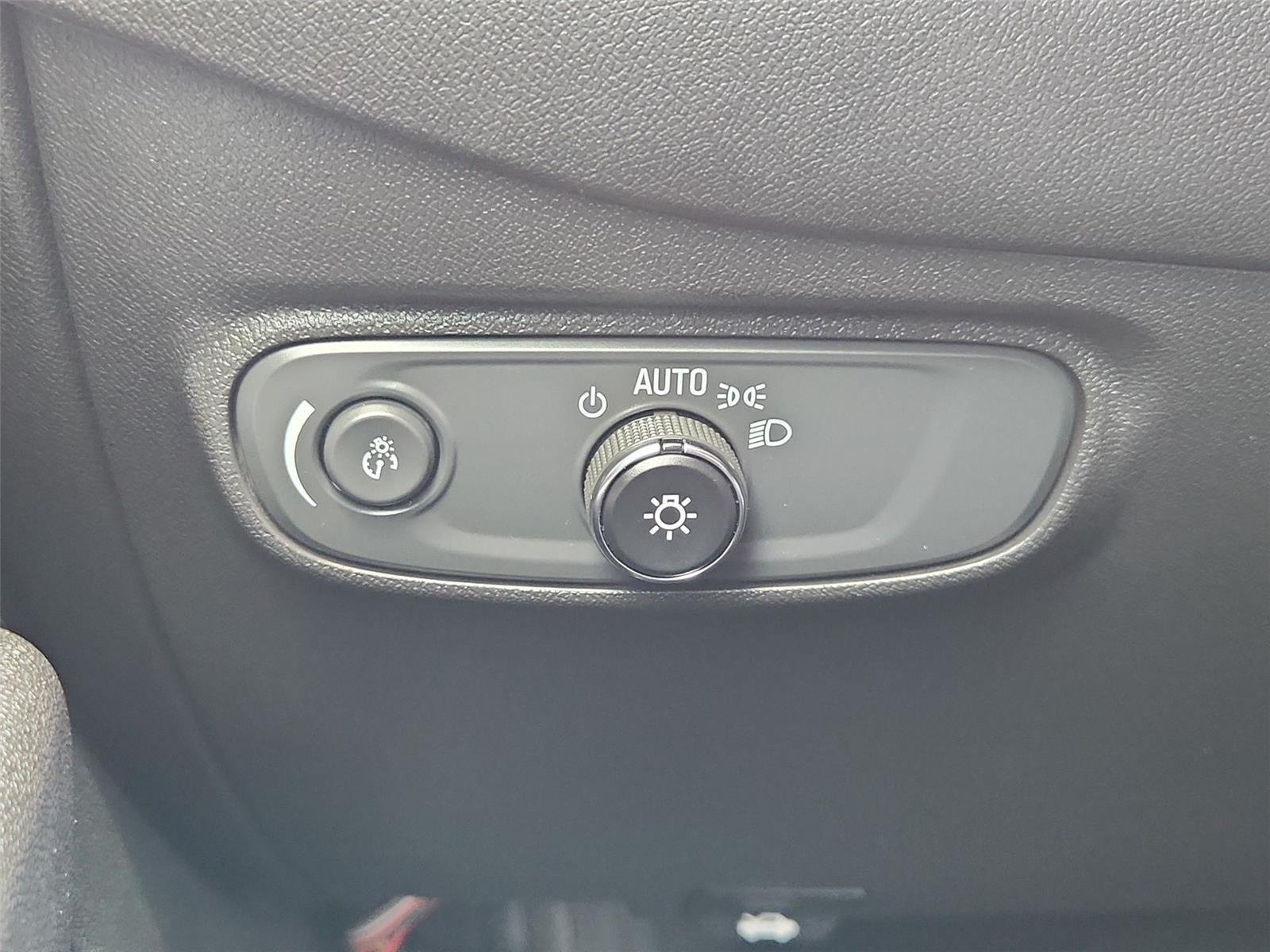 Used 2024 Chevrolet Equinox LT FWD image 17