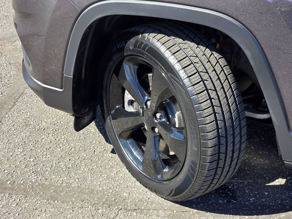 Used 2021 Jeep Cherokee Latitude Plus image 26