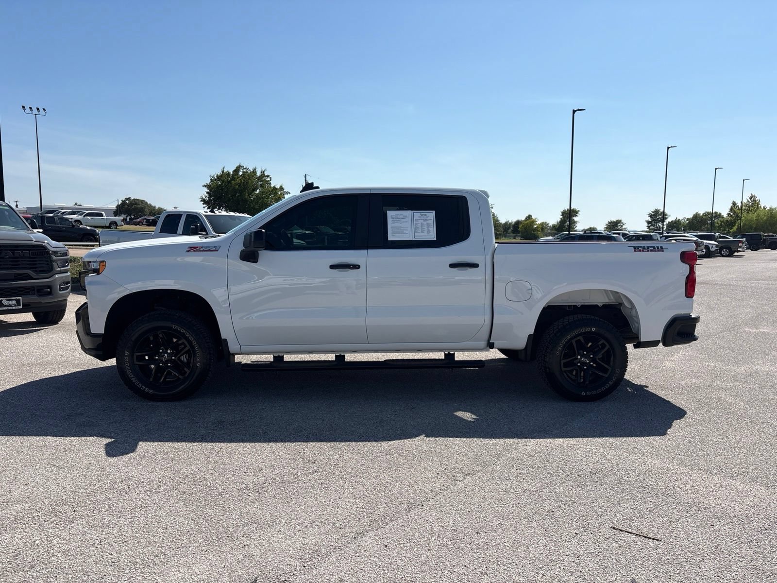 Used 2021 Chevrolet Silverado 1500 LT Trail Boss AWD/4WD image 2