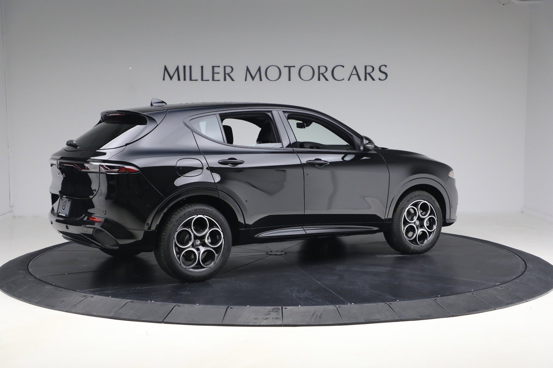 New 2026 Alfa Romeo Tonale w/ Active Assist Package AWD/4WD image 8