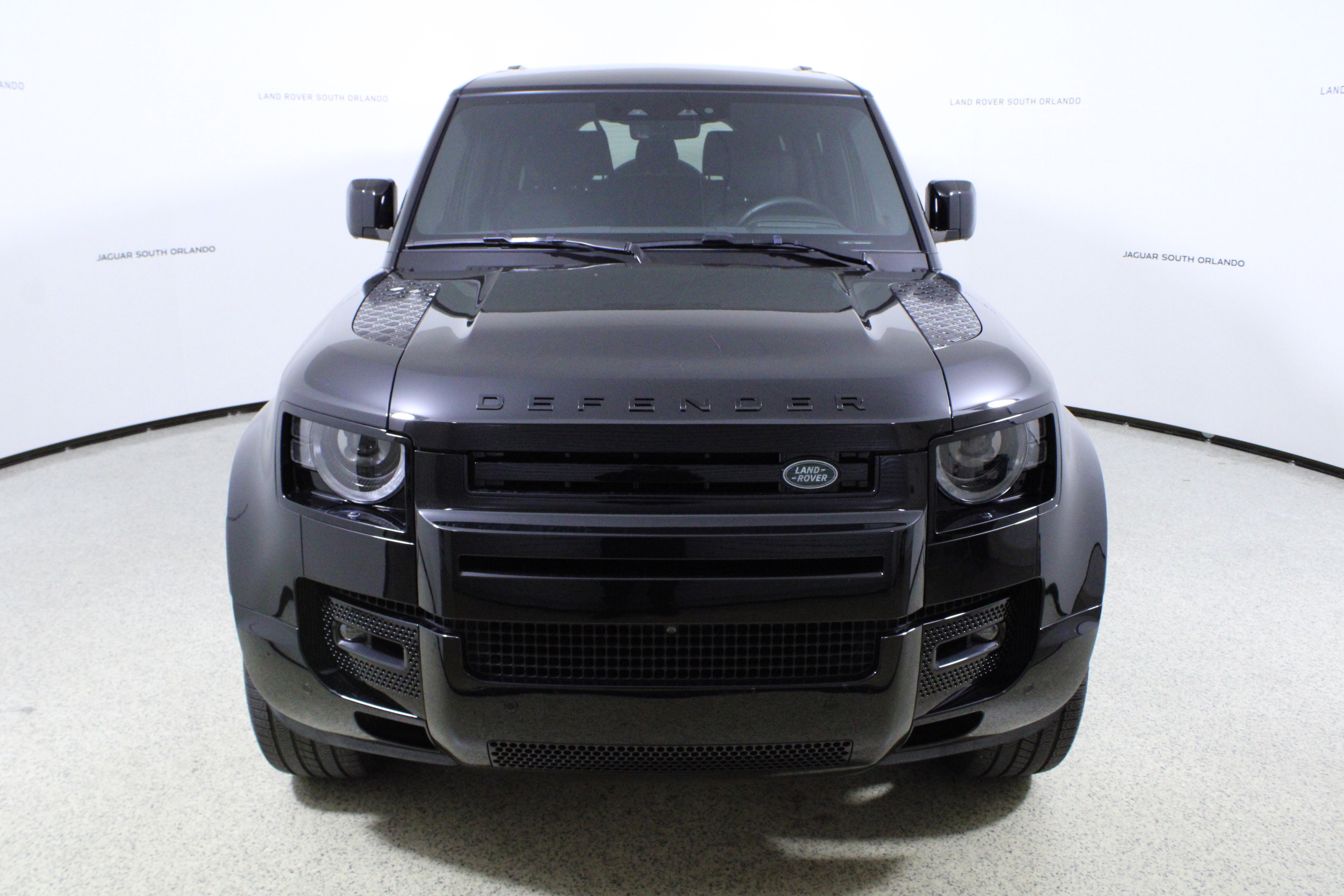 Used 2025 Land Rover Defender 130 V8 image 2