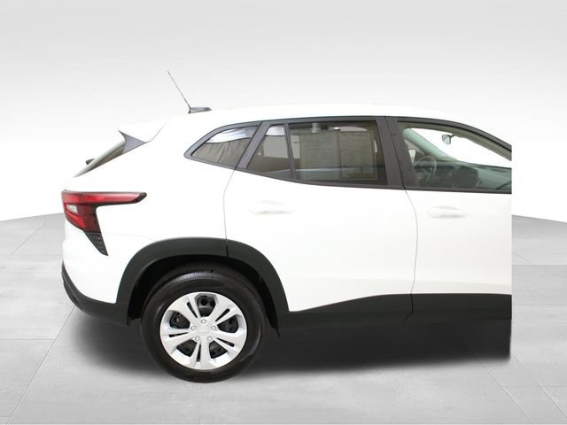 Certified 2025 Chevrolet Trax LS FWD image 10