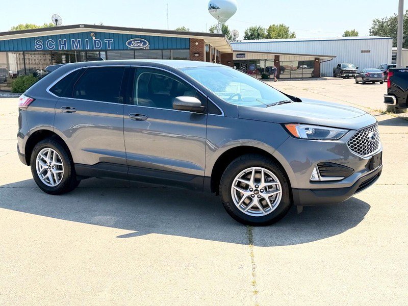 Used 2024 Ford Edge SEL w/ Convenience Package AWD/4WD image 3
