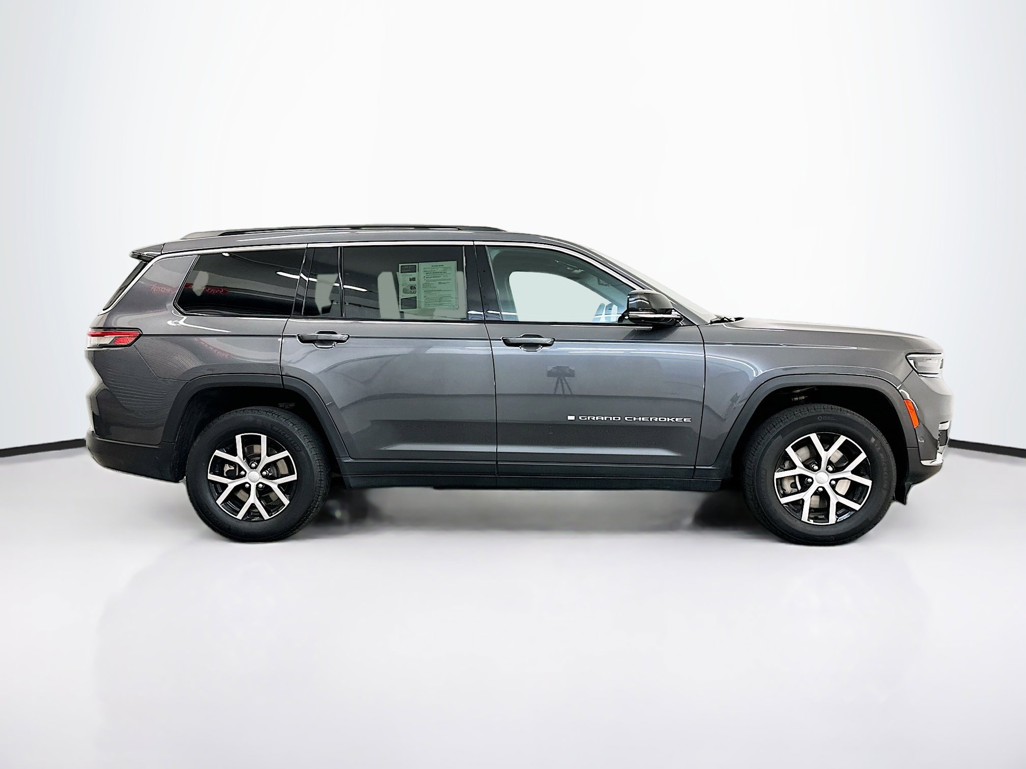 Used 2024 Jeep Grand Cherokee L Limited w/ Luxury Tech Group II image 10