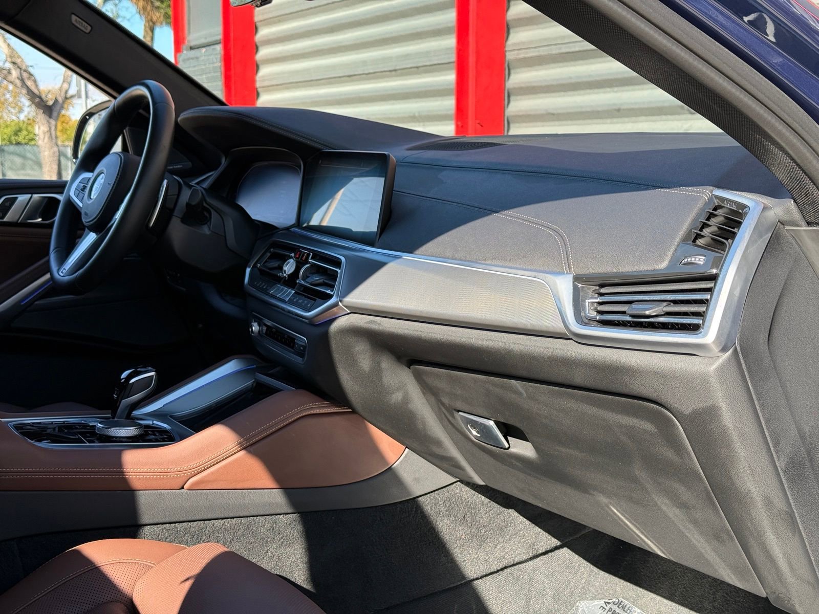 Used 2023 BMW X6 xDrive40i w/ M Sport Package image 17