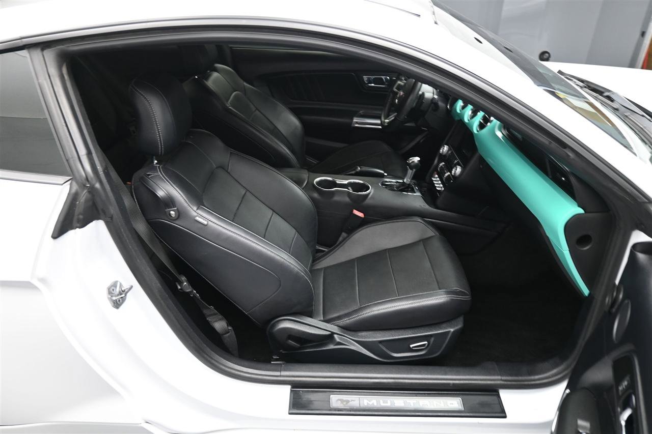 Used 2016 Ford Mustang Premium RWD image 9