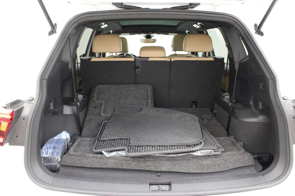 Used 2023 Volkswagen Tiguan SE R-Line FWD image 30