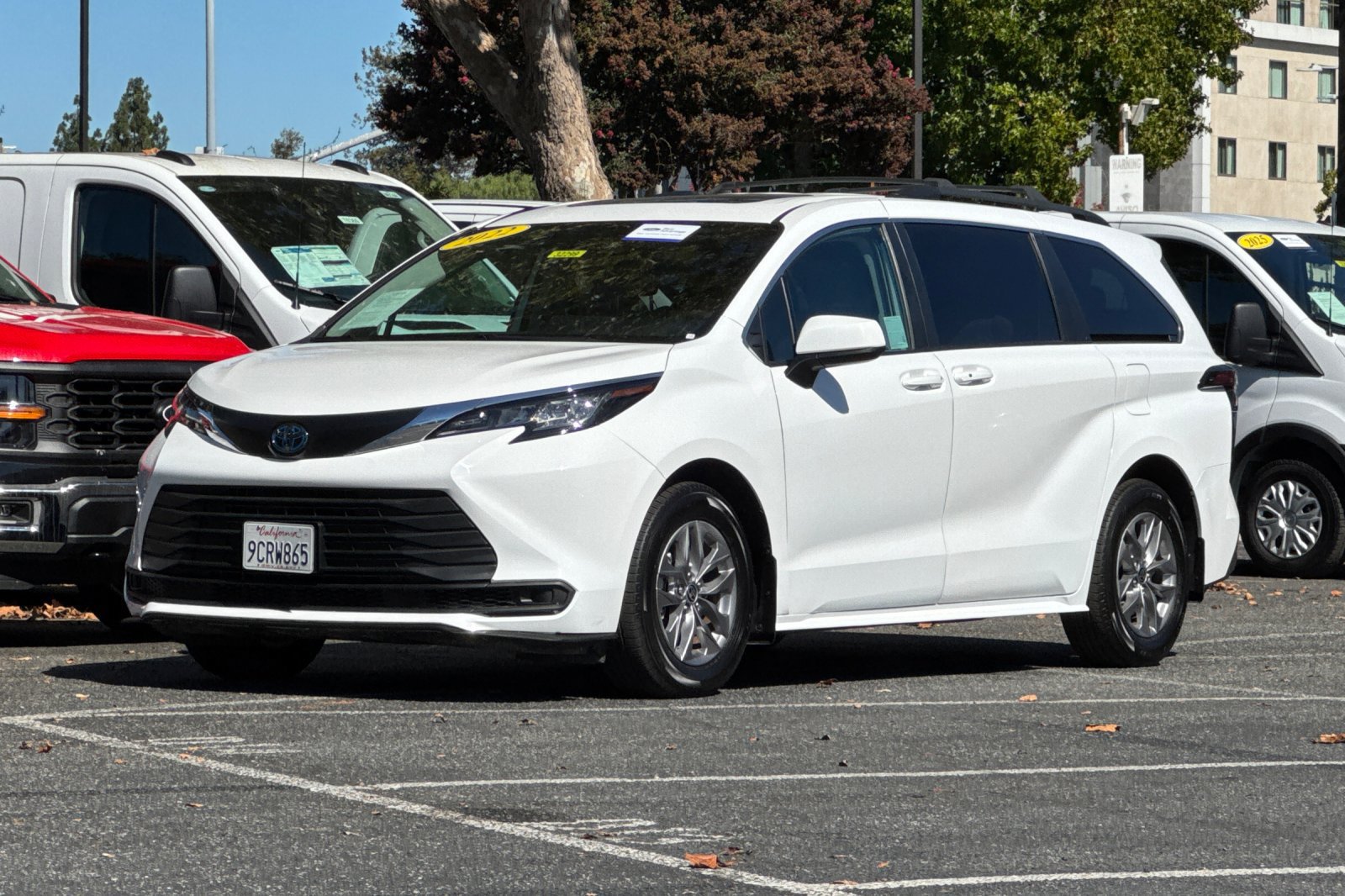 Used 2022 Toyota Sienna LE w/ LE Plus Package AWD/4WD image 9